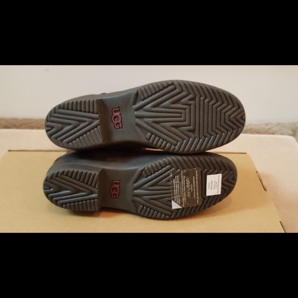 Brown Suede waterproof Ugg boots - Picture 2 of 9